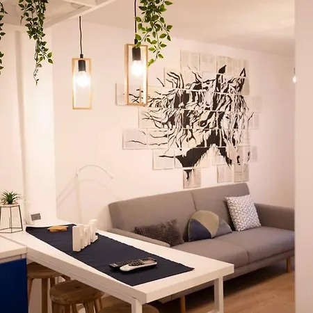 Blue Sky Center Apartment *