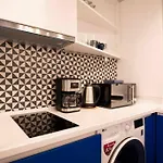 Blue Sky Center Apartment