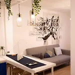Blue Sky Center Apartment *