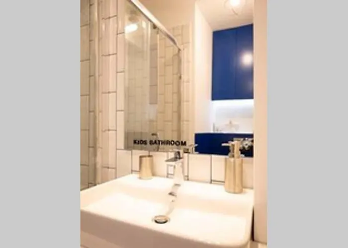Blue Sky Center Apartment